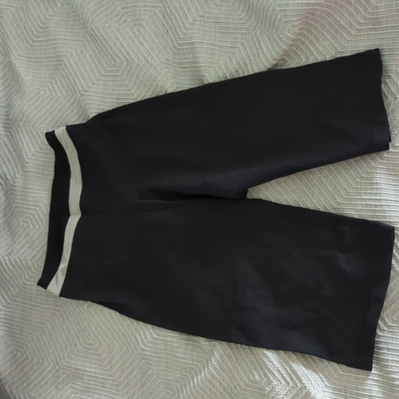 Lululemon Capri Pants - Picture 1 of 6
